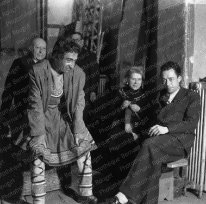 F818 Albert Camus au théâtre Hébertot pour Caligula, en premier plan Georges Vitaly en fond Jacques Hébertot, novembre 1945.