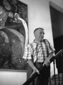 Marc Chagall, dans sa propriétés de Vence, en aout 1953