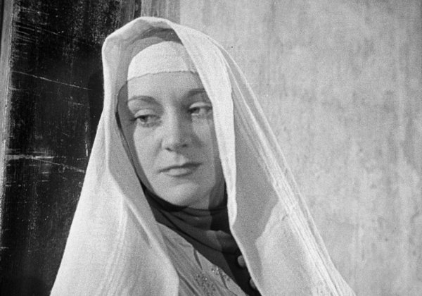 Maria Casarès Pendant le tournage de La Septième Porte en 1946.